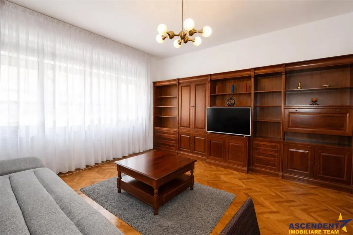 Resedinta luminoasa,farmec autentic,etaj 1, intimitate, acces facil, Piata Unirii.Centrul Istoric - foto 10