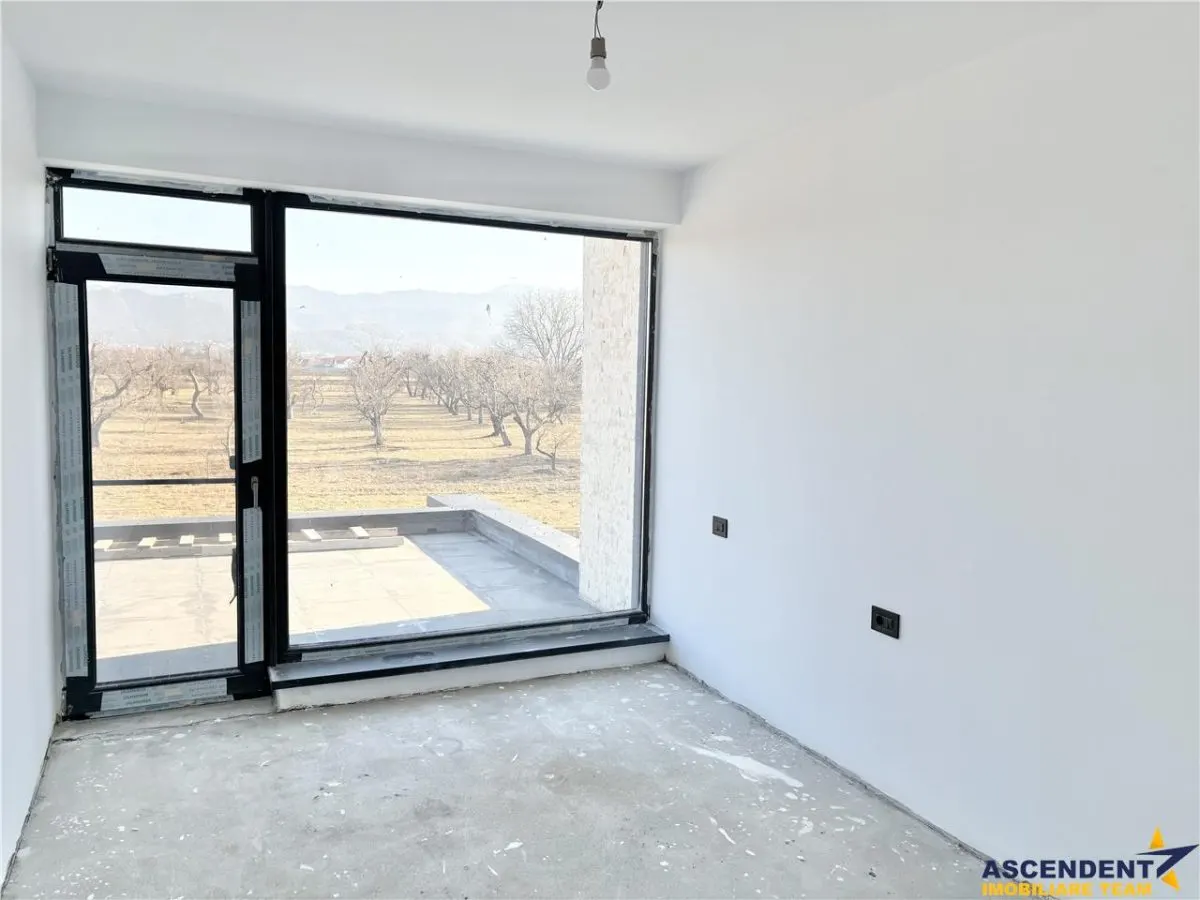 Vila impozanta, aspect deosebit, configuratie tip duplex, view, Brasov - foto 12