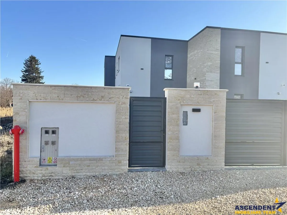 Vila impozanta, aspect deosebit, configuratie tip duplex, view, Brasov - foto 14