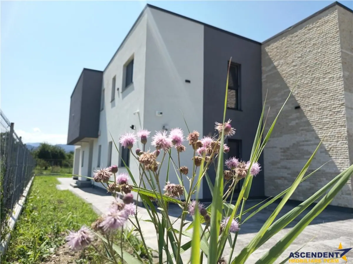 Vila impozanta, aspect deosebit, configuratie tip duplex, view, Brasov - foto 10