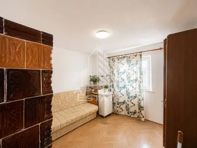 Casa 2 camere individuala de vanzare in Carani | Toate utilitatile | - Carani