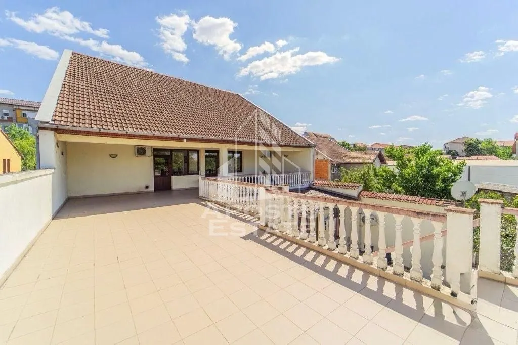 DE VANZARE Casa individuala cu pozitie si vizibilitate - foto 2
