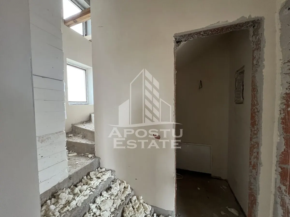 DE VANZARE casa alipita in Covaci cu curte mare - foto 2