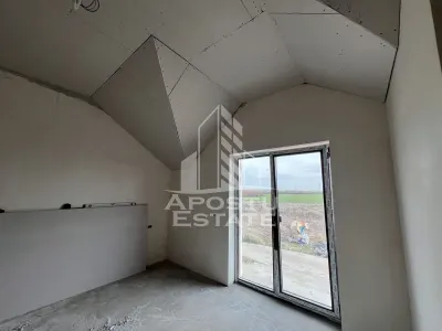 DE VANZARE casa alipita in Covaci cu curte mare - foto 11
