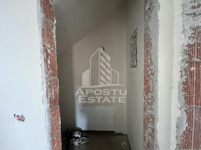 DE VANZARE casa alipita in Covaci cu curte mare - foto 4