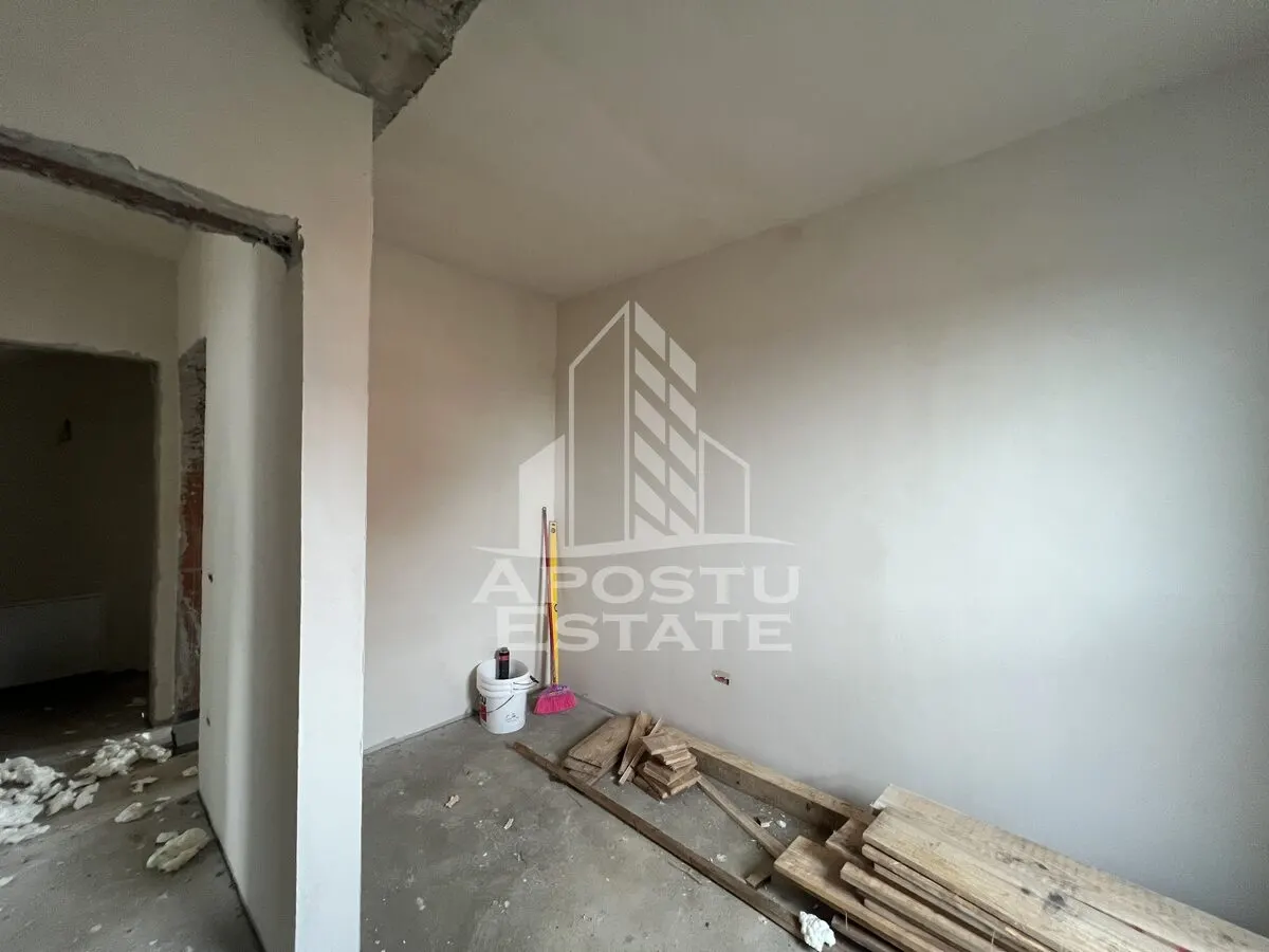 DE VANZARE casa alipita in Covaci cu curte mare - foto 6