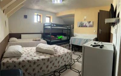 Casa de inchiriat 11 camere bai proprii Sibiu Piata Cluj - foto 3