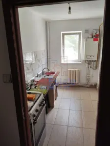 Apartament 3 camere, etaj 1, centrala proprie, 51 mp - zona Dacia - Iasi