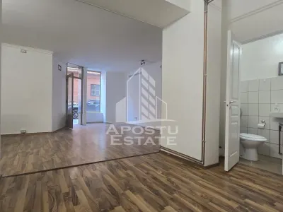 Spatiul comercial central - foto 2