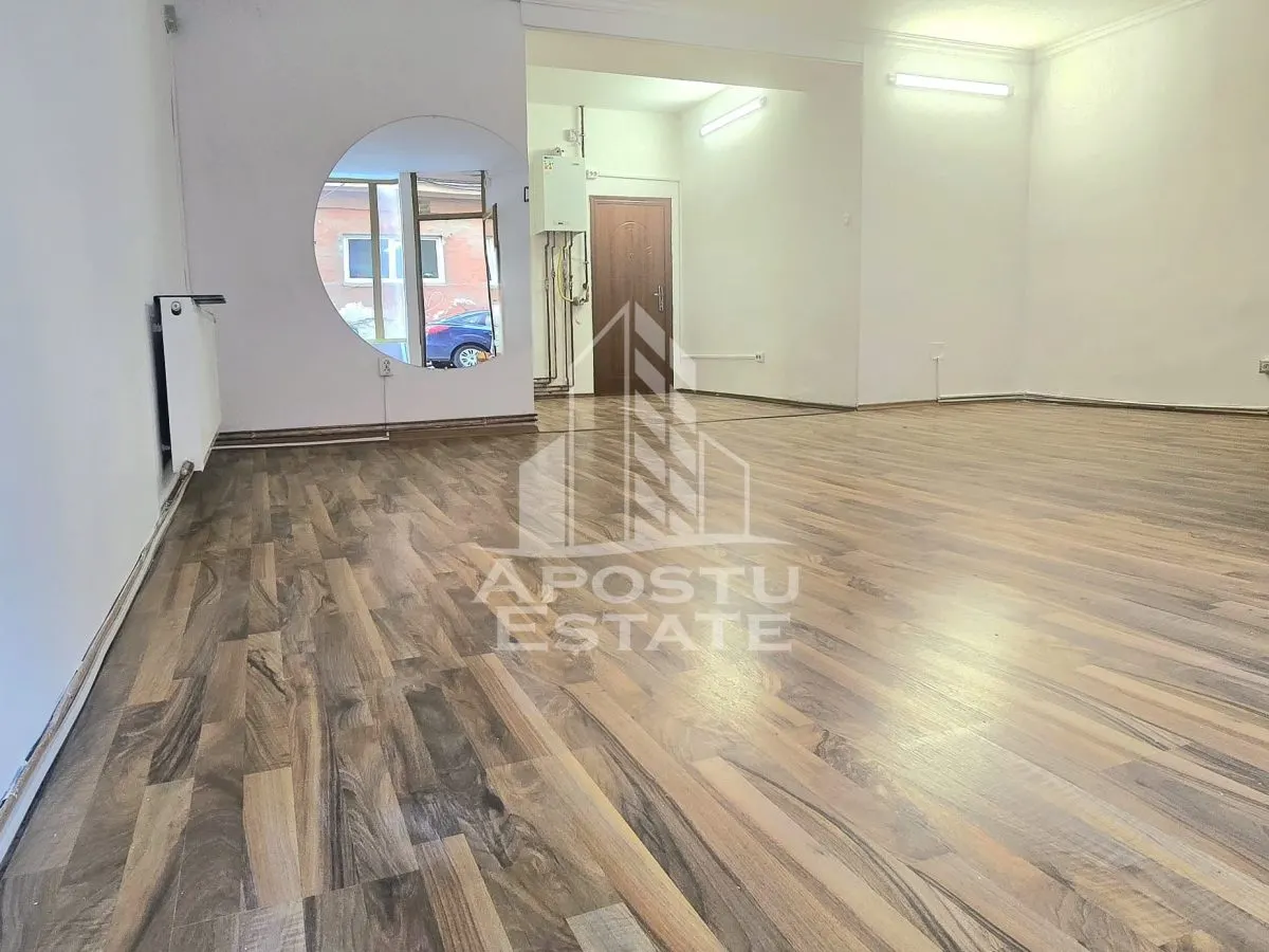 Spatiul comercial central - foto 6