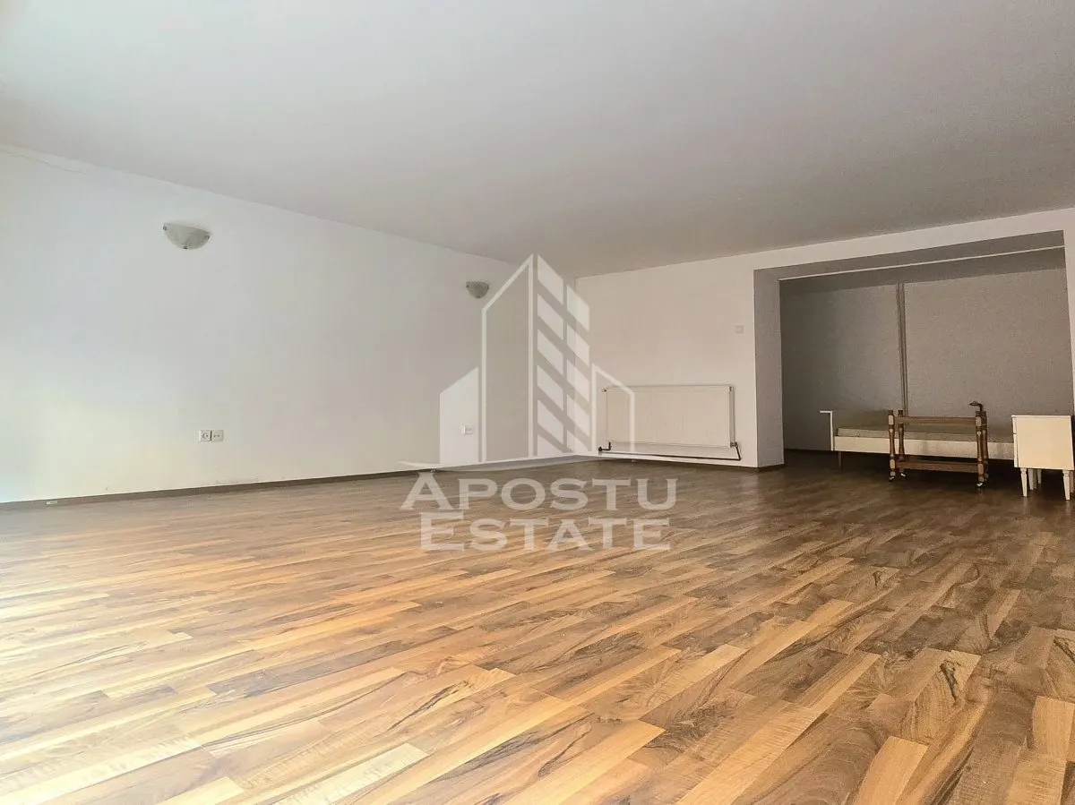Spatiul comercial central - foto 9