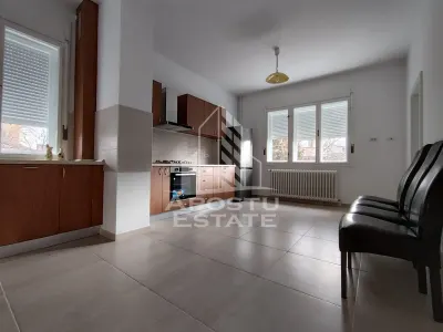 Apartament cu 5 camere 170 mp,  zona Ultracentrala - Arad