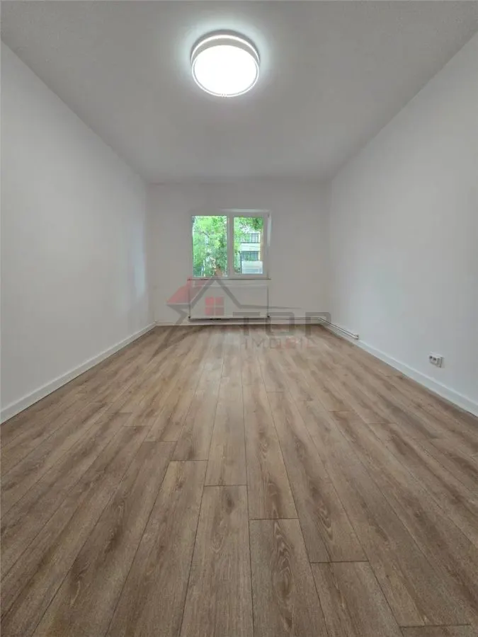 Vanzare apartament 3 camere decomandat 2 bai - renovat complet - foto 1