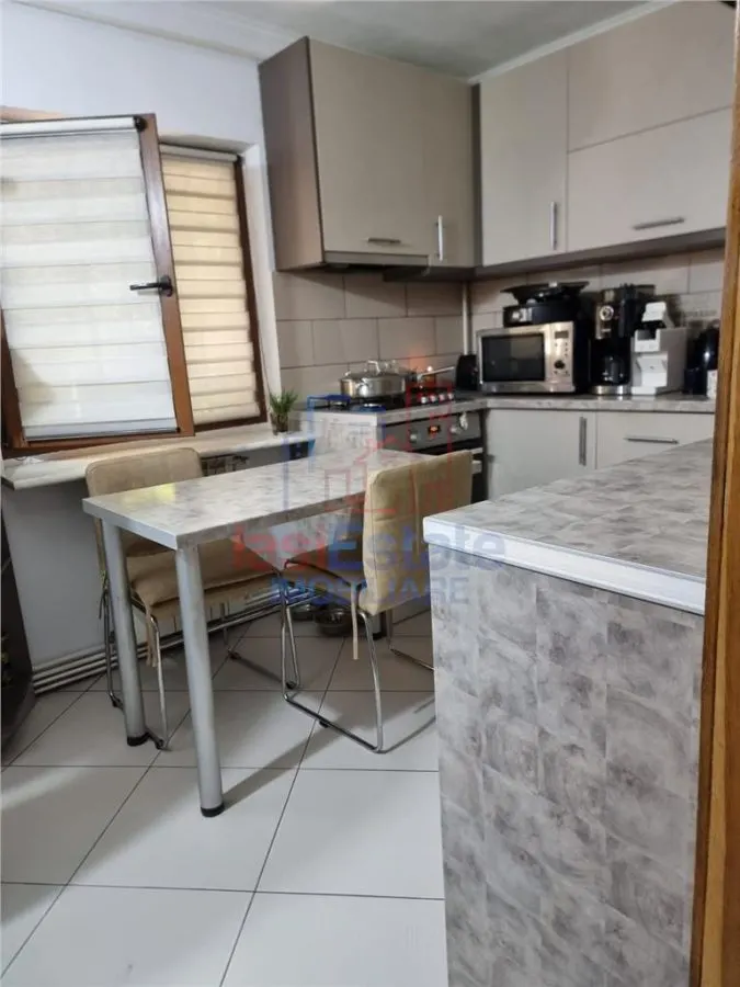 Apartament 4 camere, decomandat, 80 mp, 2 bai zona Nicolina - foto 1