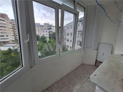 Apartament 3 camere decomandate, 2 bai, etajul 3 , zona Nord - foto 2