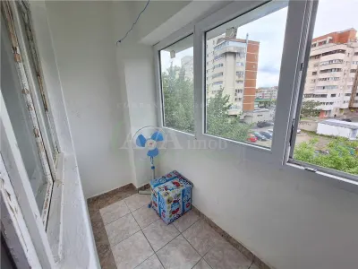 Apartament 3 camere decomandate, 2 bai, etajul 3 , zona Nord - foto 4