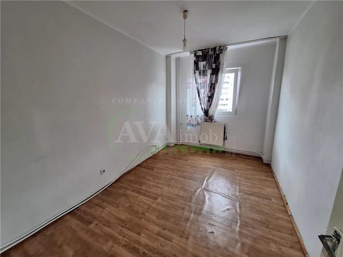 Apartament 3 camere decomandate, 2 bai, etajul 3 , zona Nord - foto 5