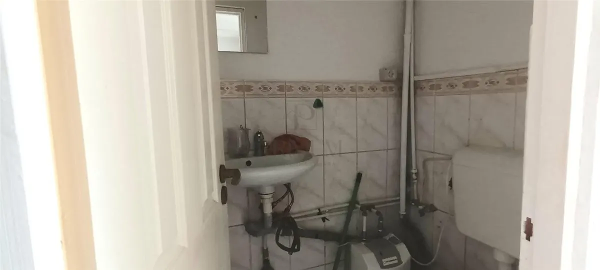 Spatiu comercial  cu vitrina  mare - Dambovita - foto 2