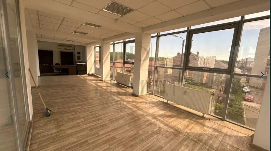 Spatiu Birouri luminos open-space - Simion Barnutiu - foto 1