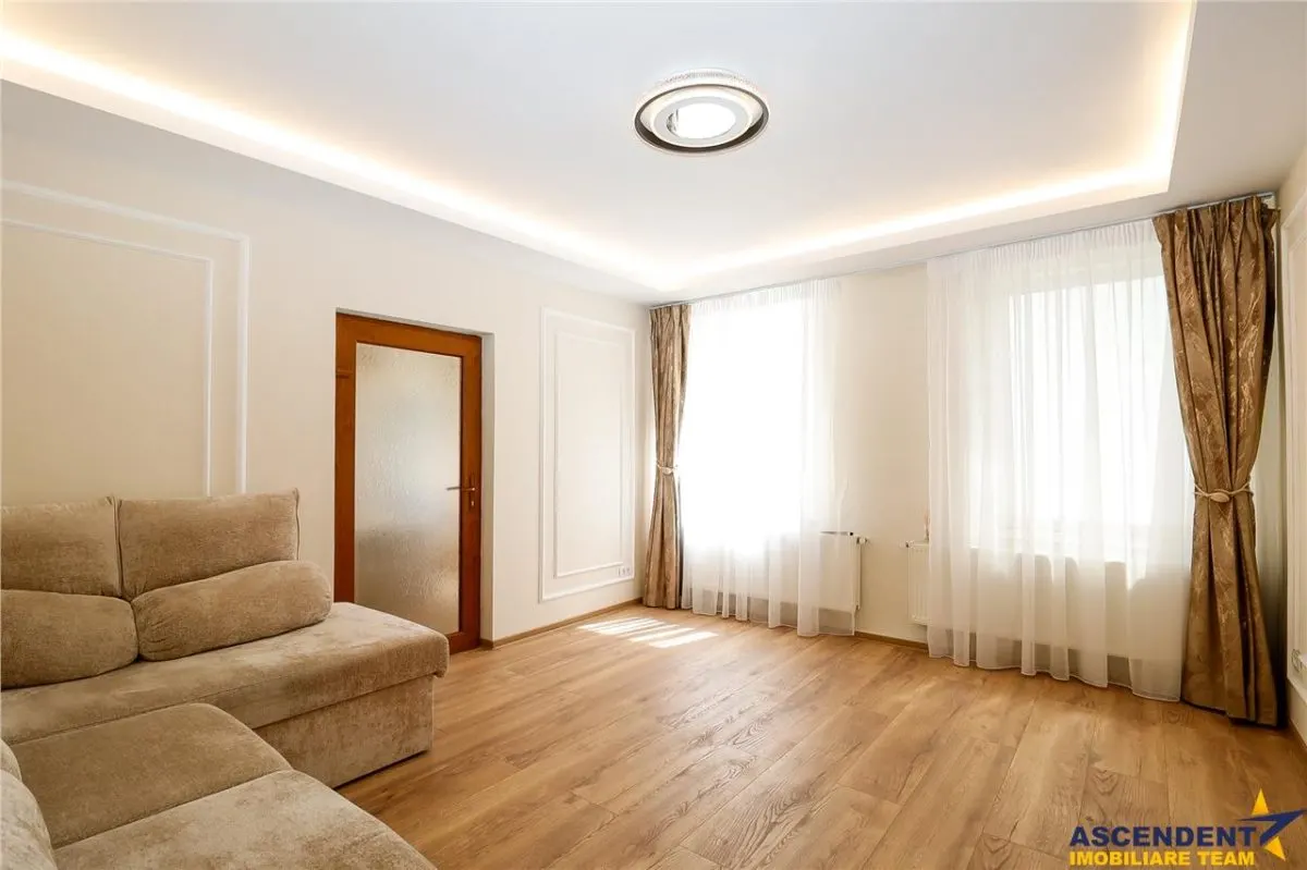 Pe Castelului, resedinta urbana cu identitate, renovata 2026, 2 bai, curte discreta, Centrul Istoric, Brasov - foto 2