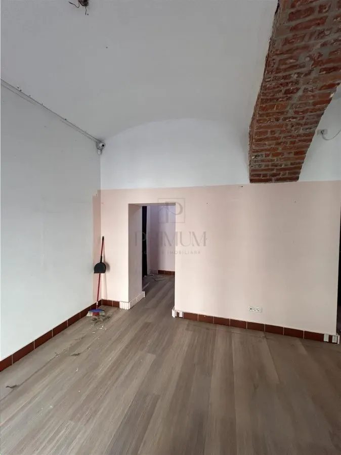 SAD - ultracentral - centrala proprie - toate utilitățile - 35 mp - foto 1