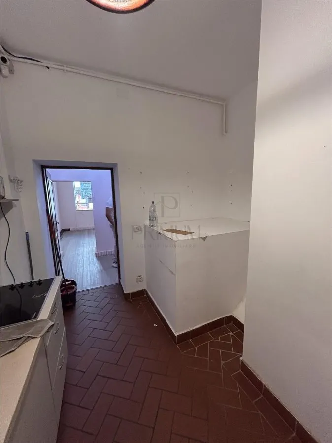 SAD - ultracentral - centrala proprie - toate utilitățile - 35 mp - foto 6