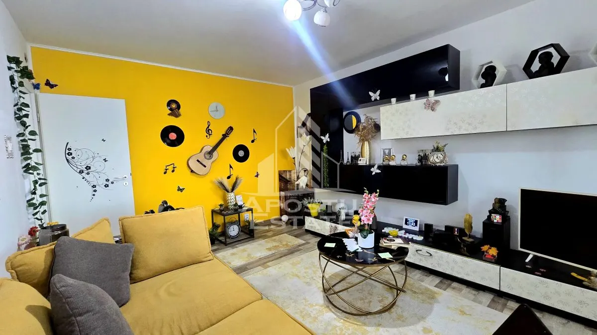 Apartament cu 2 camere de vanzare, decomandat, renovat, Girocului - foto 2