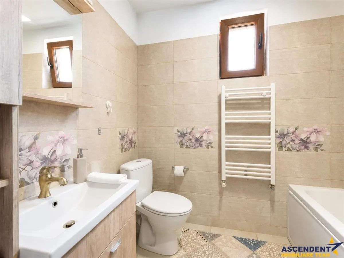 Casa solida, teren 919mp, 2 accesuri, configuratie si pentru 2 familii, Sanpetru, Brasov - foto 12