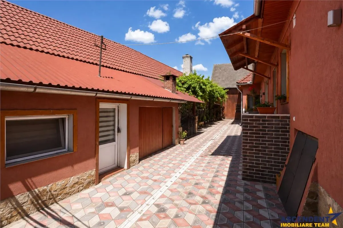 Casa solida, teren 919mp, 2 accesuri, configuratie si pentru 2 familii, Sanpetru, Brasov - foto 18