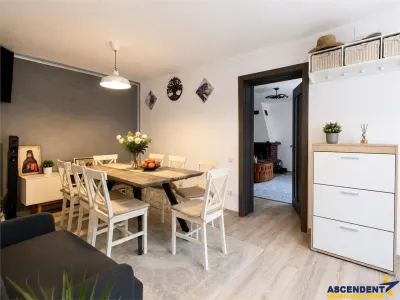 Casa solida, teren 919mp, 2 accesuri, configuratie si pentru 2 familii, Sanpetru, Brasov - foto 3