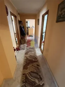 SPATIOS! 91 mp! Ap 4 camere, decomnadat, parter, zona Buzaului - foto 8