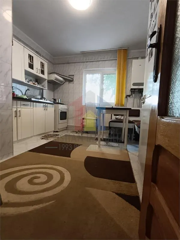SPATIOS! 91 mp! Ap 4 camere, decomnadat, parter, zona Buzaului - foto 3