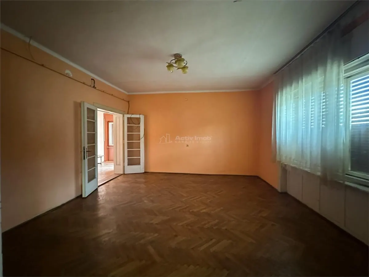 Bocsa Montana, 2 Case direct la Soseaua Principala, la pret de una - foto 23