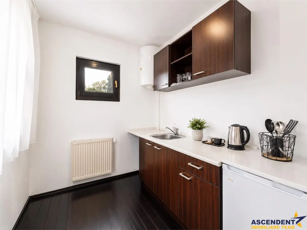 Pensiune cu personalitate,Bran,10 unitati, 24 locuri,1.400 mp teren,panorama Bucegi, aproape de Castel si Partia Zanoaga - foto 5