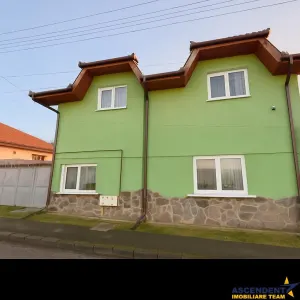 Casa potential:activitati comerciale, birouri, locuire multifamiliala,677 mp teren - Targu Mures