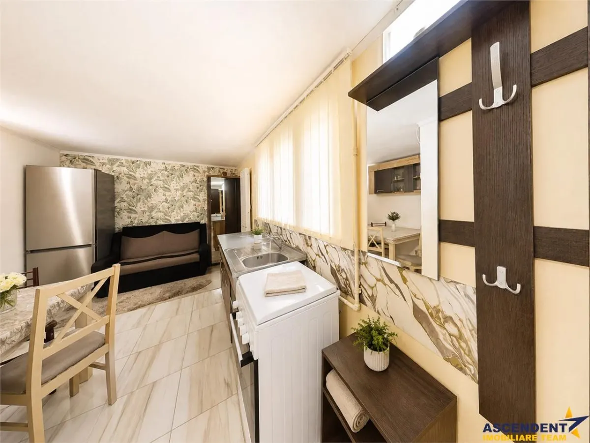 Corp de casa cu 2 imobile, intrari separate, pod si beci generos, Central, Brasov - foto 5