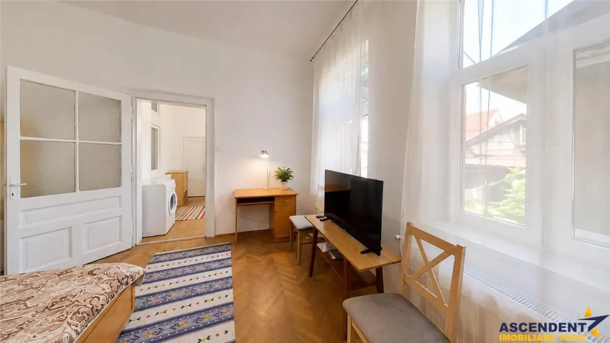 Corp de casa cu 2 imobile, intrari separate, pod si beci generos, Central, Brasov - foto 7