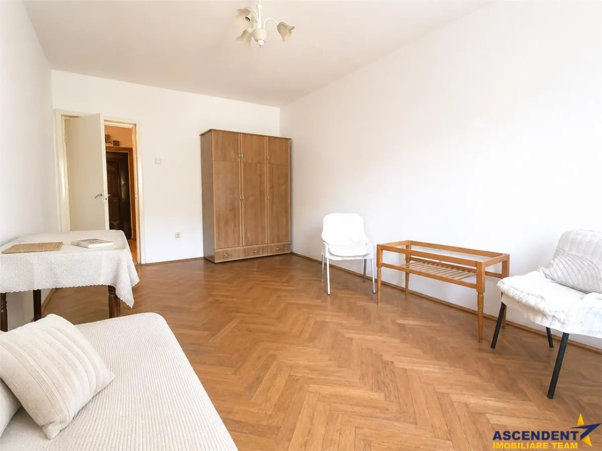 Drumul Poienii .LIvada Postei: 3 camere decomandate,2 balcoane,vedere verde, Brasov - foto 4