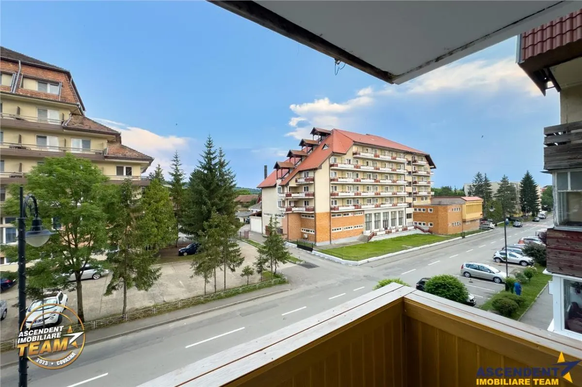 Apartament modern 2 camere, priveliste spre padure, ergonomic, luminos, Central, Covasna: FILM & 3D - foto 1