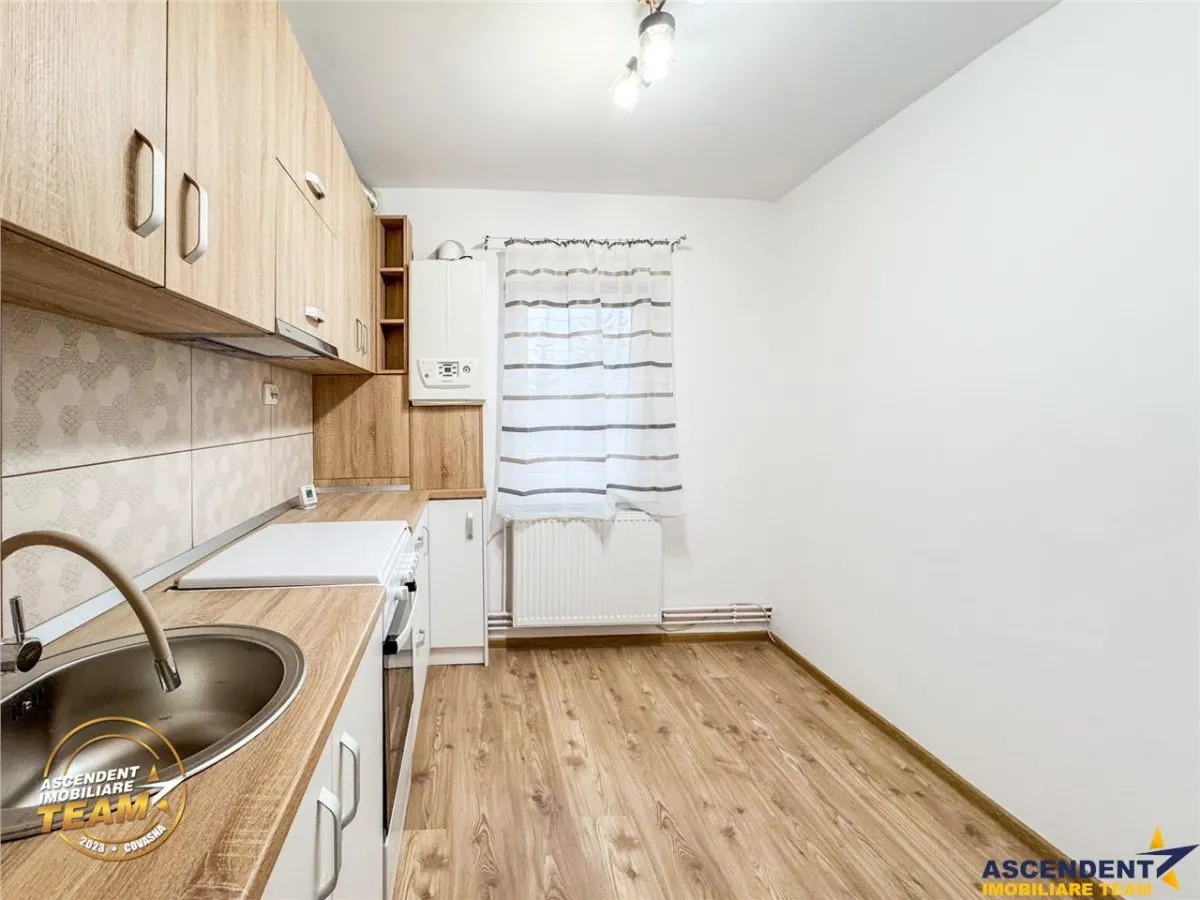 Apartament modern 2 camere, priveliste spre padure, ergonomic, luminos, Central, Covasna: FILM & 3D - foto 3