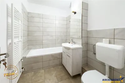 Apartament modern 2 camere, priveliste spre padure, ergonomic, luminos, Central, Covasna: FILM & 3D - foto 7