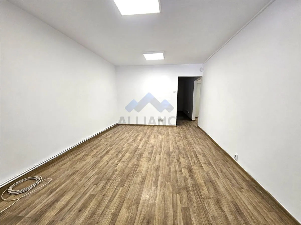 Spatiu birouri, stradal, parter, semicentral - foto 4
