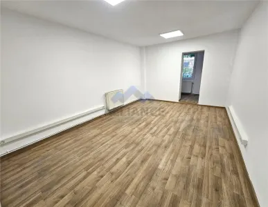 Spatiu birouri, stradal, parter, semicentral - foto 6