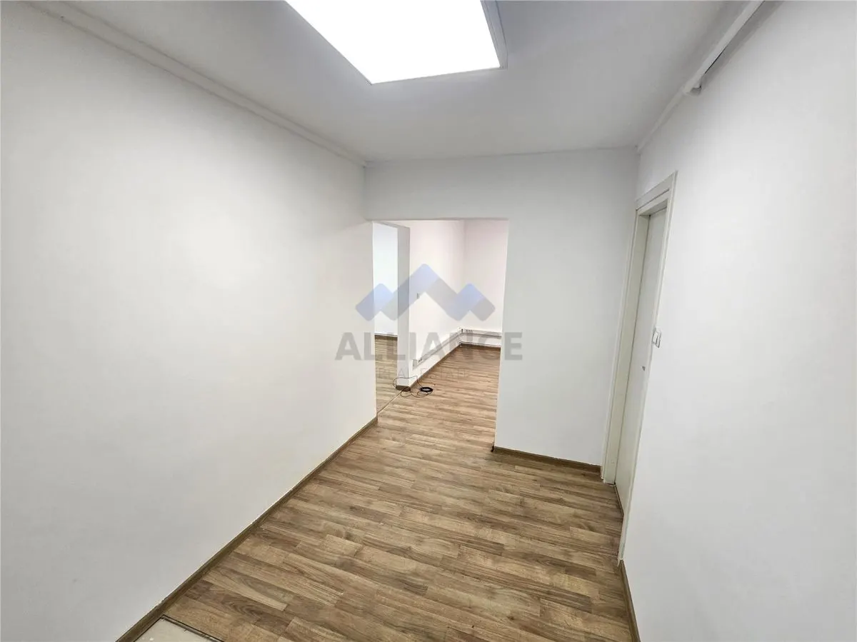 Spatiu birouri, stradal, parter, semicentral - foto 9