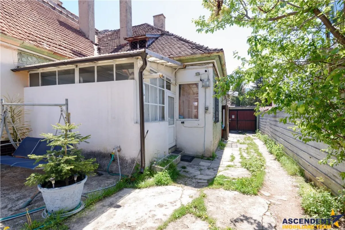 Potential, farmec si o pozitionare excelenta intr-o zona istorica a Brasovului - foto 4