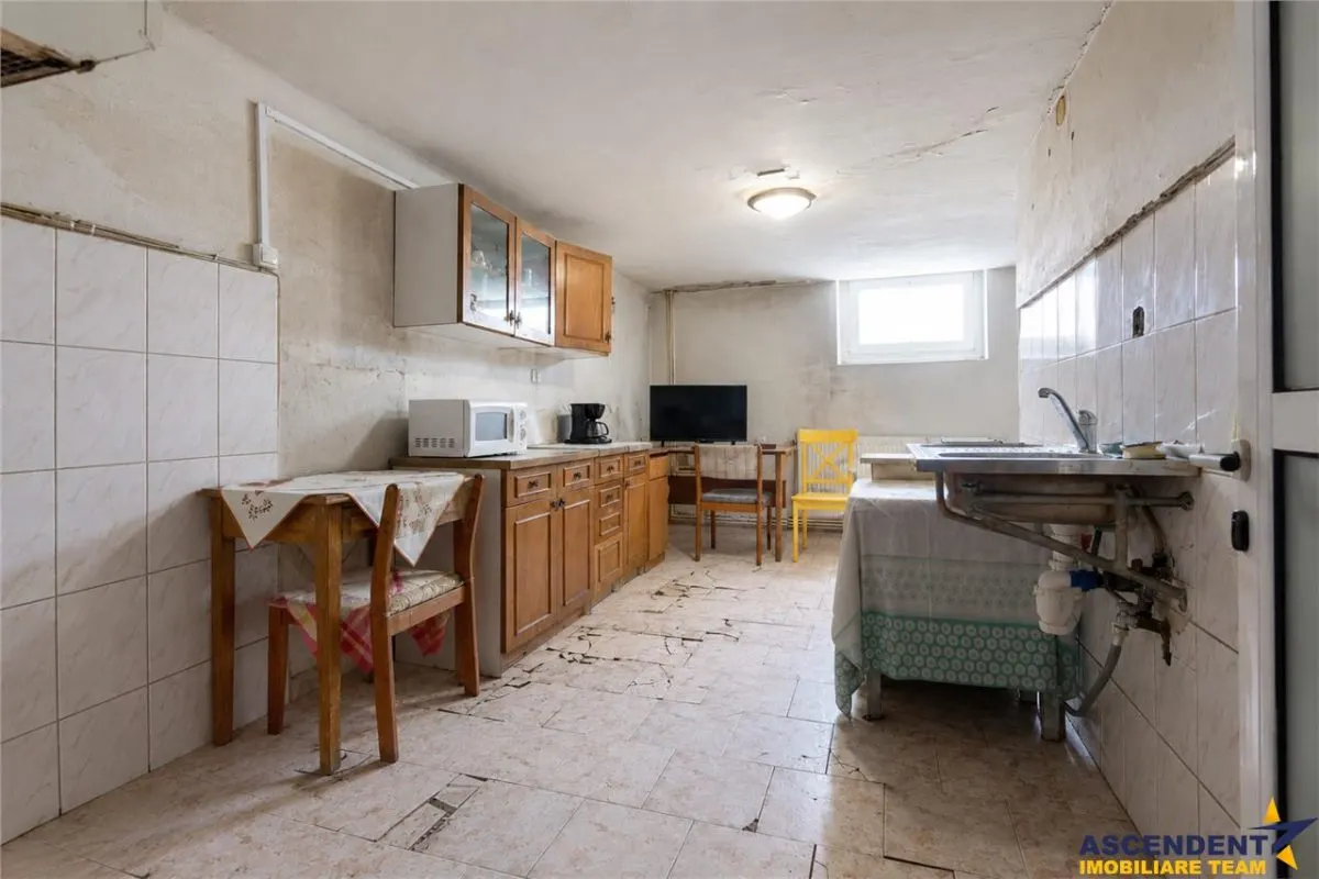 Potential, farmec si o pozitionare excelenta intr-o zona istorica a Brasovului - foto 5