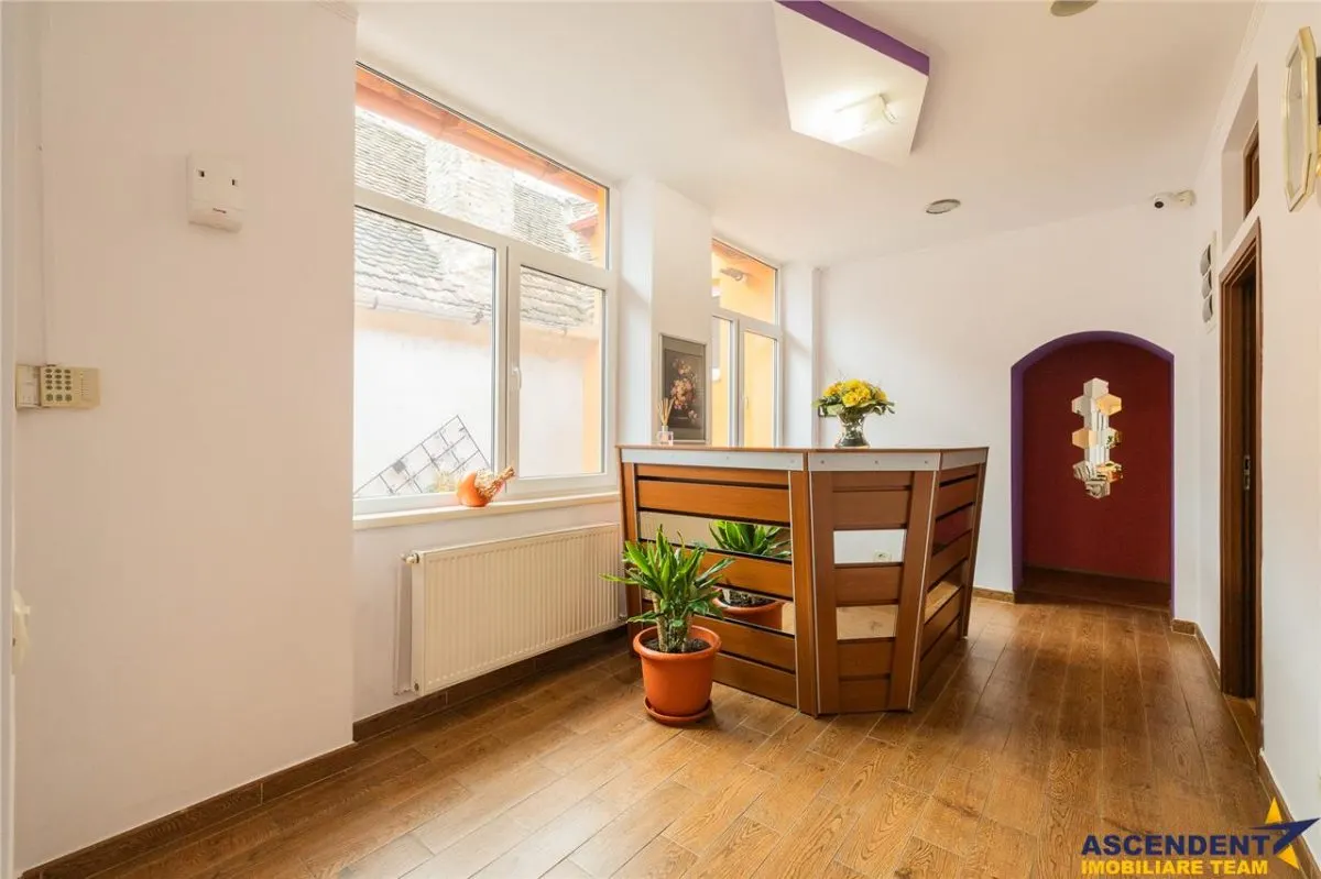 Casa pretabila:comercial/ servicii/ rezidential Central, Fagaras - foto 4