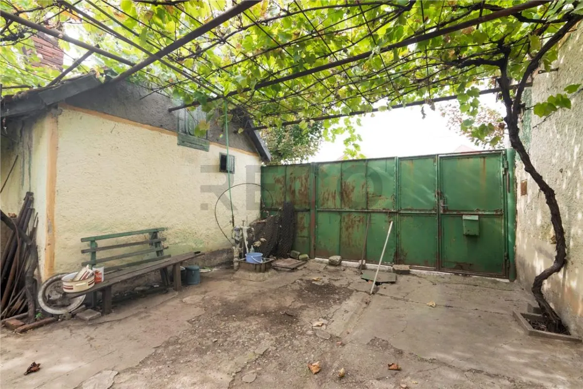 RECO  Casa in Episcopia Bihor cu teren de 704mp - foto 12
