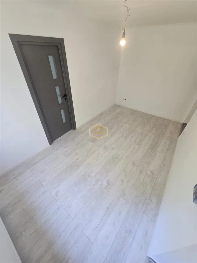 Apartament cu 2 camere, la parter | Complet renovat - Micro 14 - foto 3