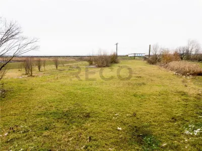 RECO . Teren intravilan cu hala metalica in Roit . - foto 18
